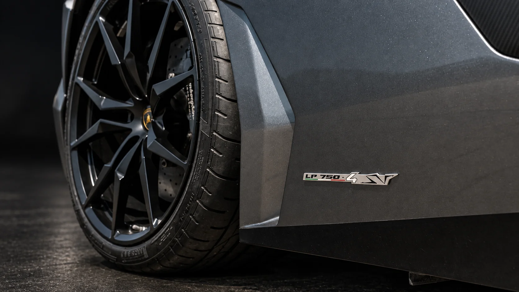 Lamborghini Aventador SV Roadster, gallery photo 18 of 65