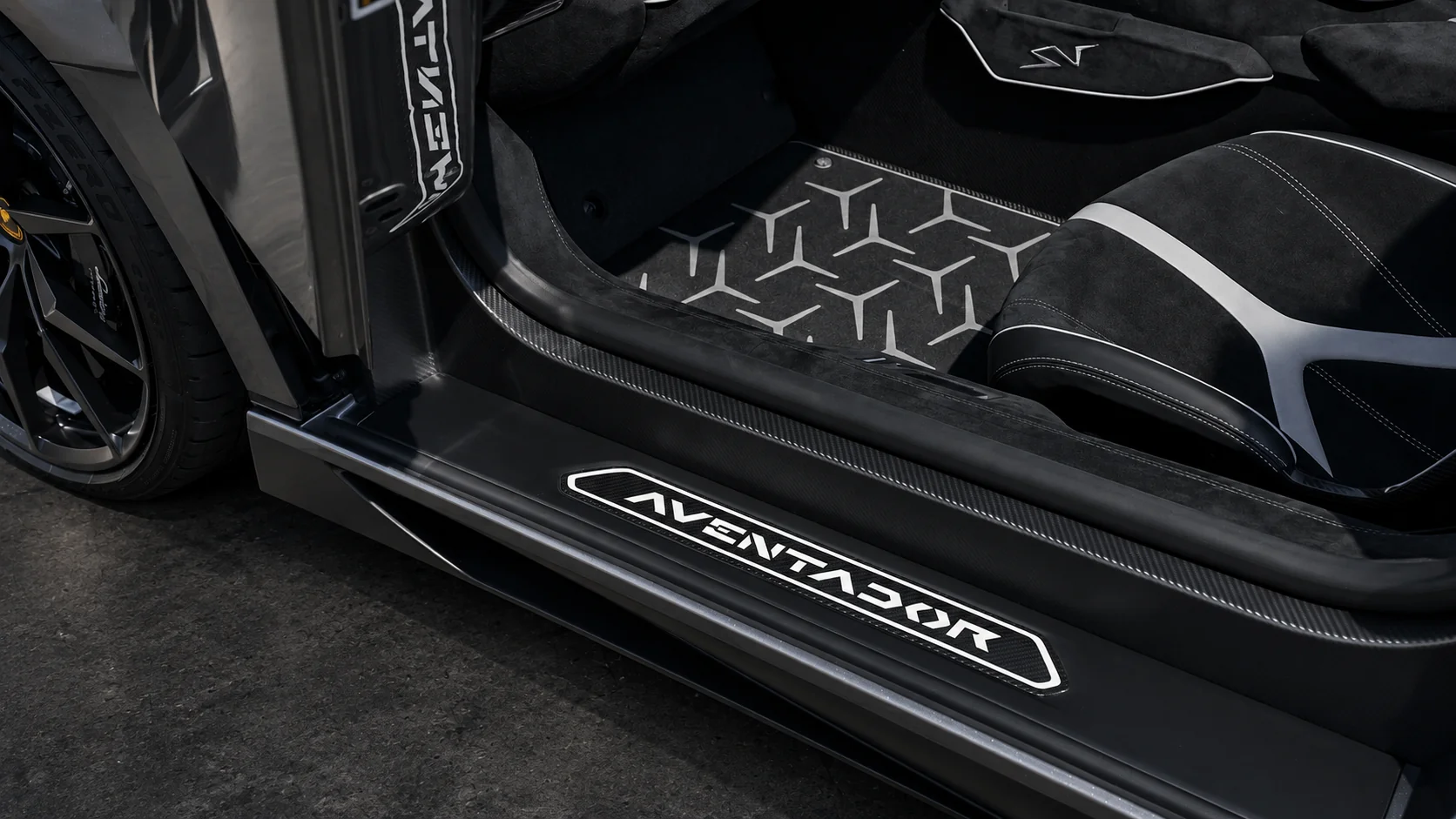 Lamborghini Aventador SV Roadster, gallery photo 34 of 65